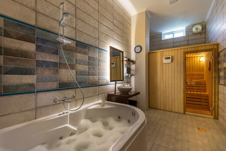 Sauna, hot tub, deep-tissue massages, Swedish massages, sports massages