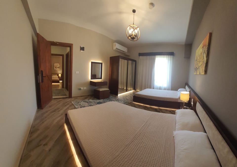 Egyptian cotton sheets, premium bedding, pillowtop beds, WiFi (free)