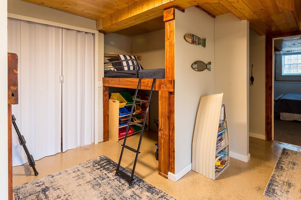 3rd twin bed in bunk area. Between primary room and 2nd walking bedroom.