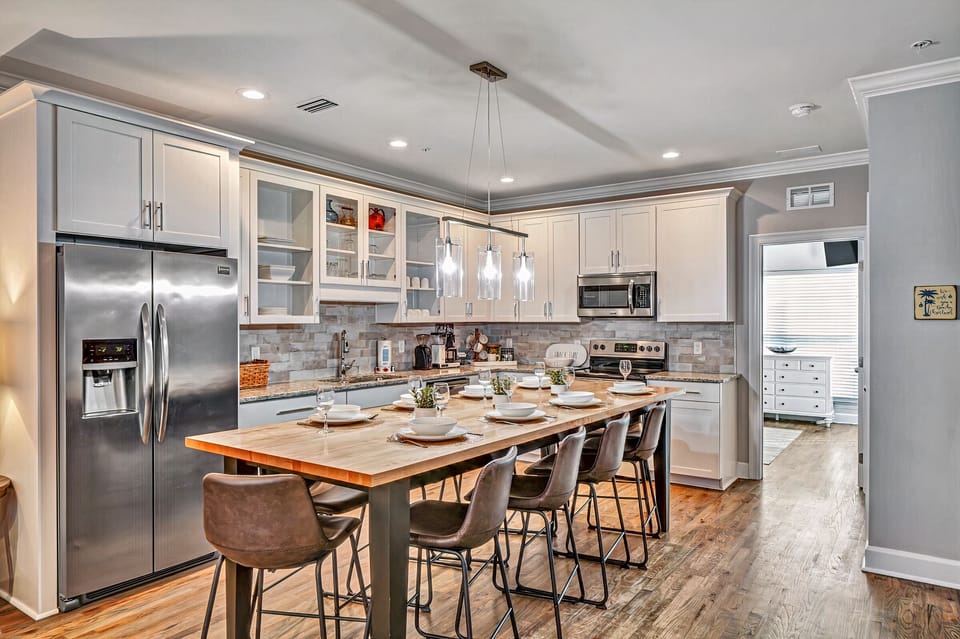Kitchen/Dining: Second Floor