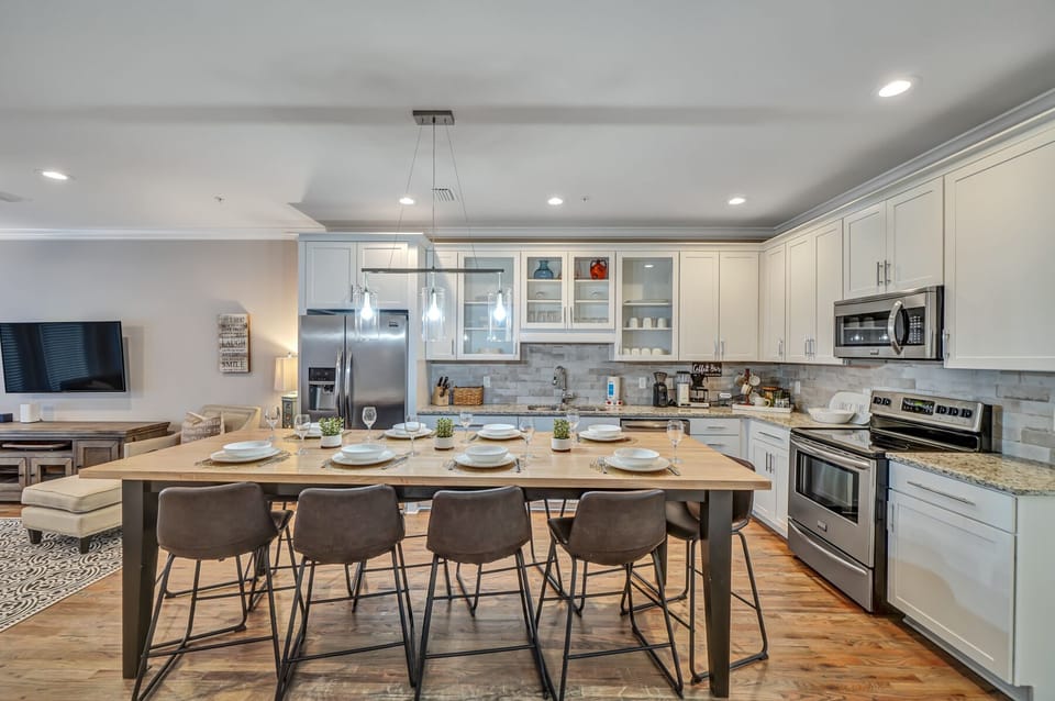 Dining: 10 max.  Comfortable seating