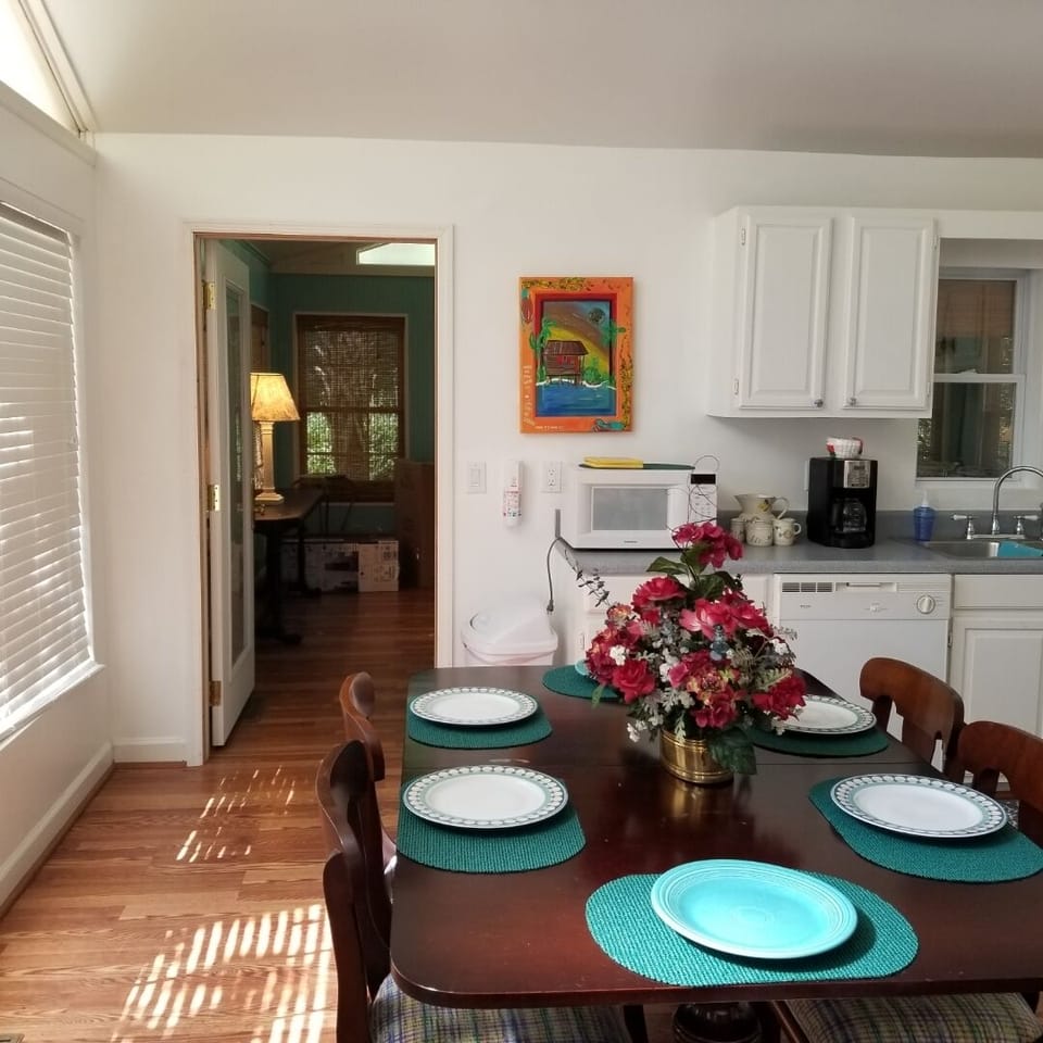 Dining space between kitchen and living room facing the kitchen