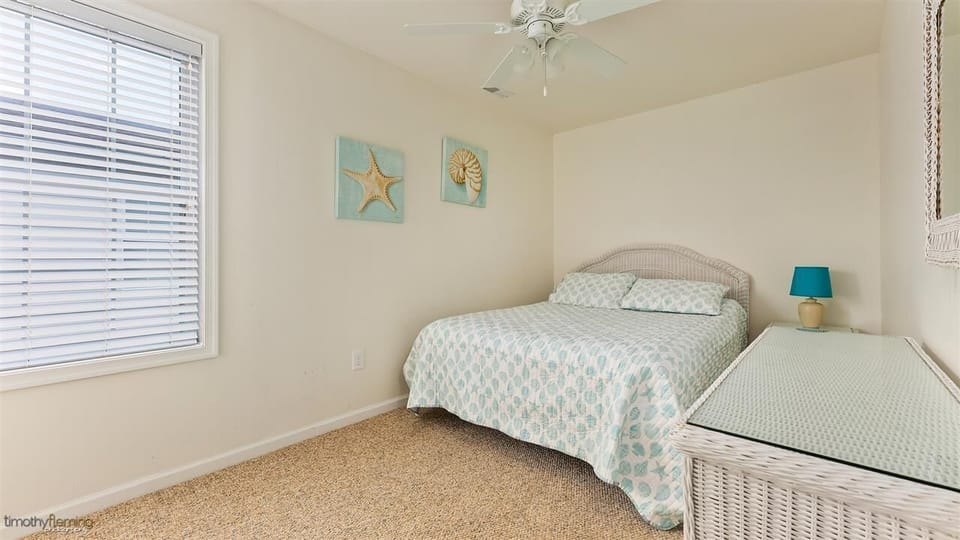 3rd Floor back bedroom Queen