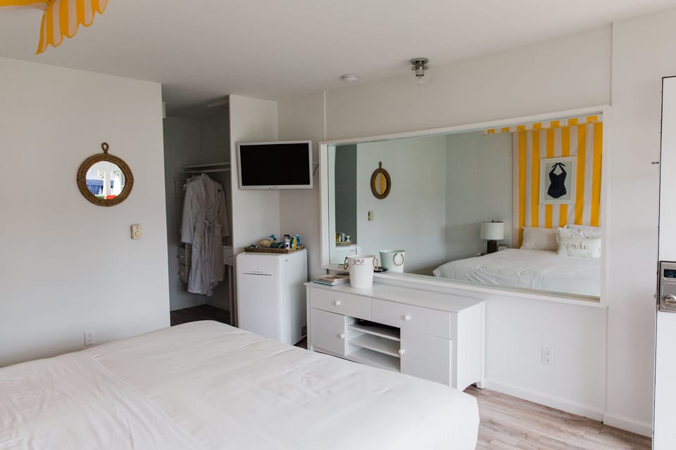 Club King Bed | Minibar, desk, WiFi (free), bed sheets