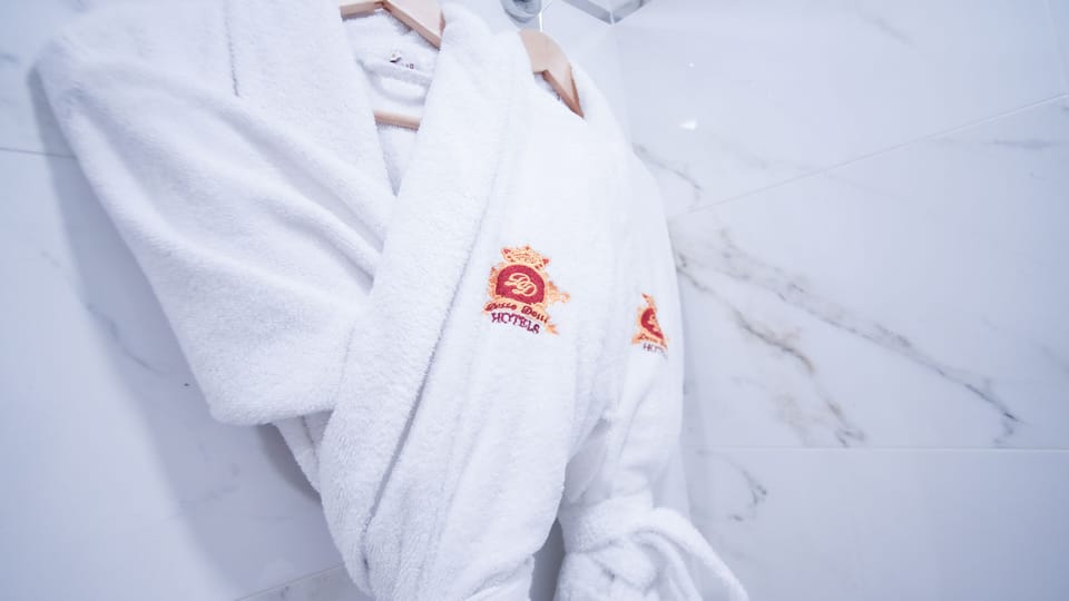 Executive Room | Bathroom | Shower, free toiletries, hair dryer, slippers