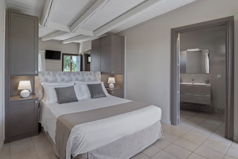In-room safe, laptop workspace, blackout drapes, free WiFi