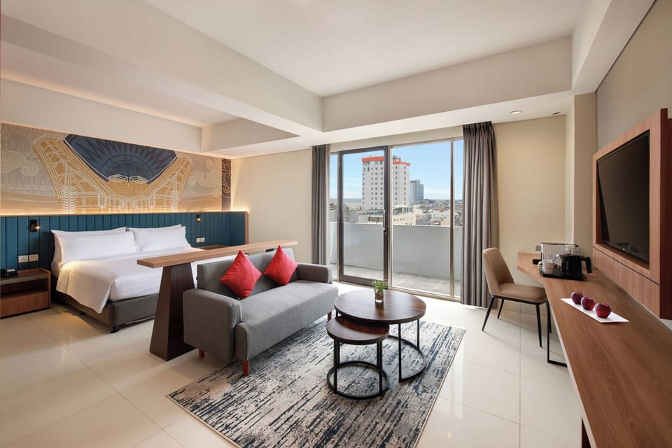 Suite Room | In-room safe, desk, soundproofing, WiFi (free)