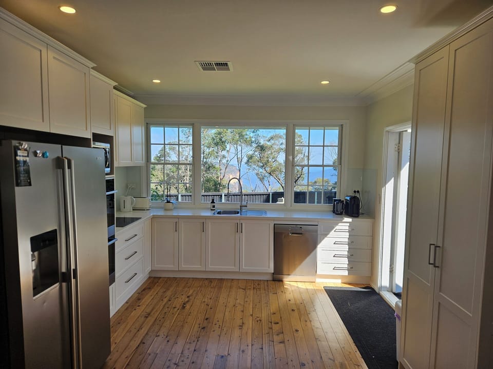 Complete kitchen, escarpment views, 3 ovens, huge fridge, pantry and dishwasher