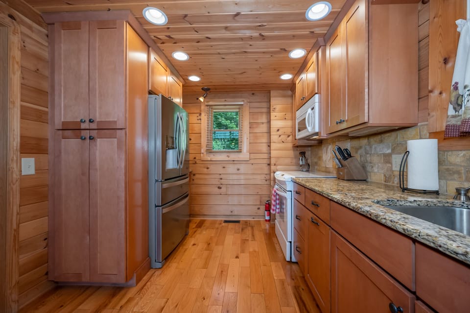 Full kitchen
