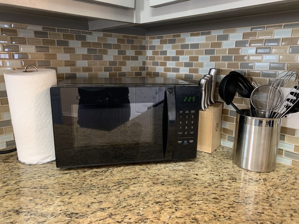 Fully Equipped Kitchen / Microwave / Cooking Basics