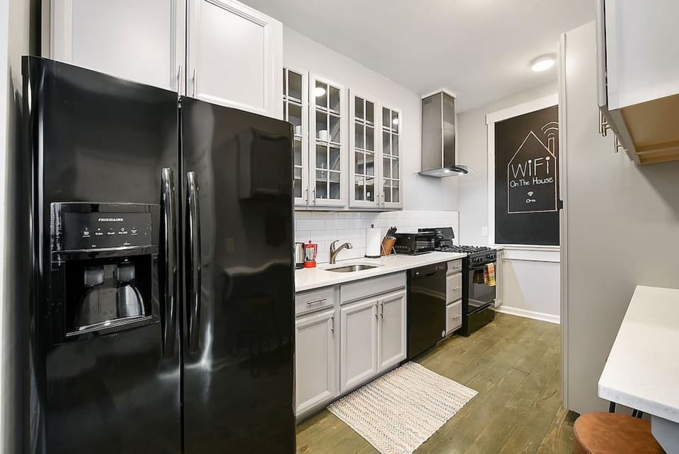 Fully equipped kitchen; cook up a Pittsburgh feast!