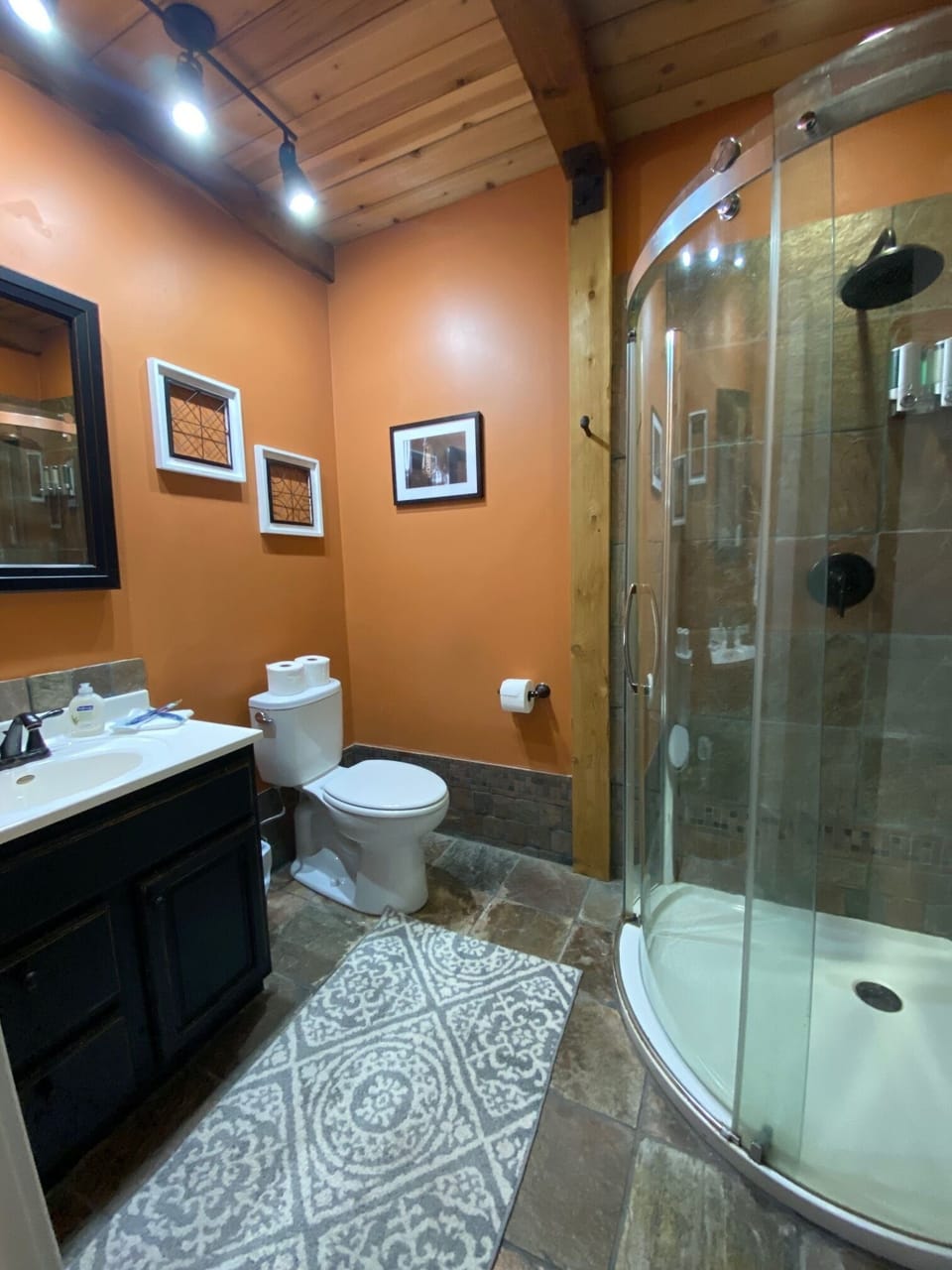 2nd Bathroom & Shower
