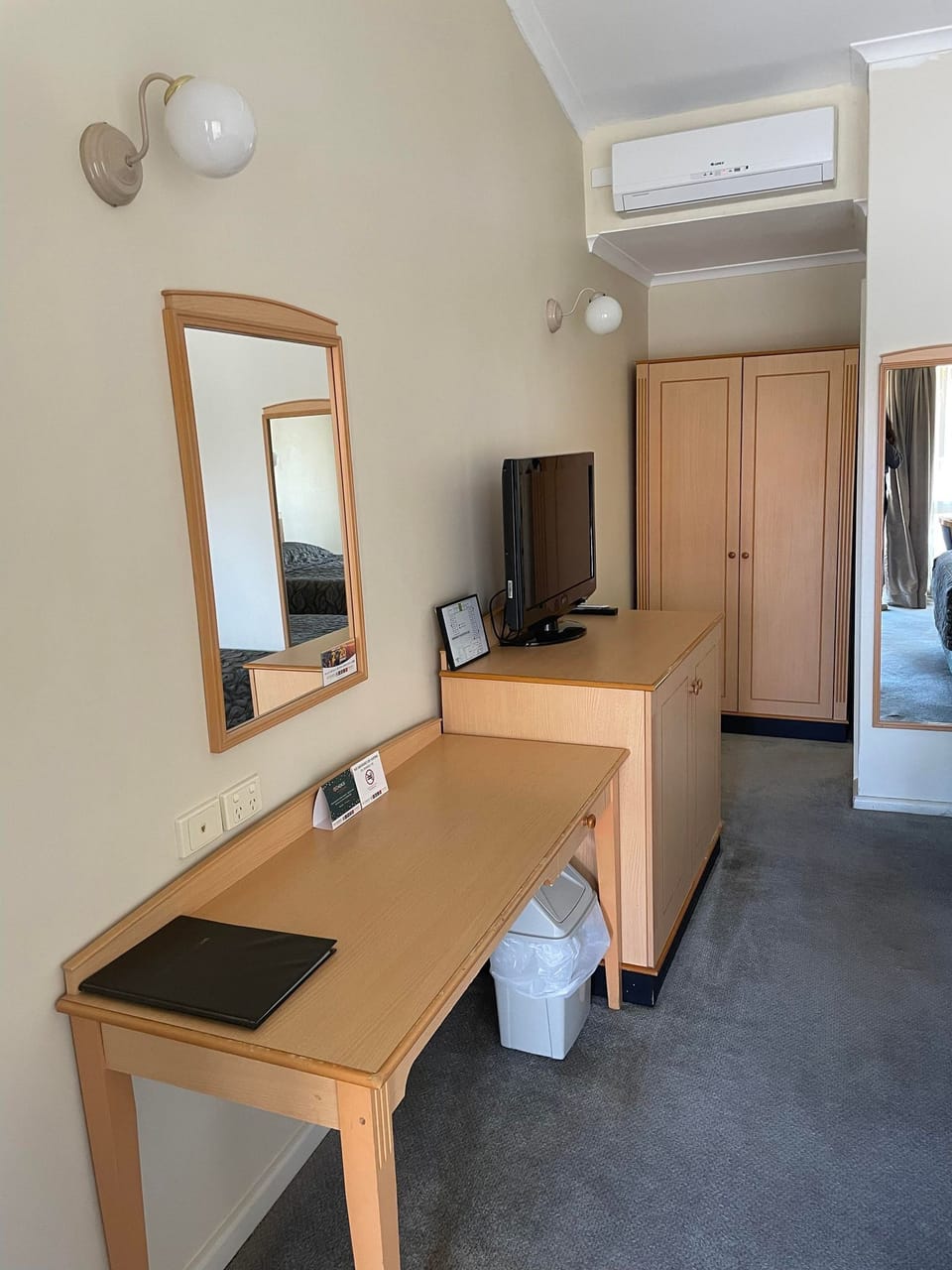Budget Queen Room | Desk, iron/ironing board, free WiFi, bed sheets