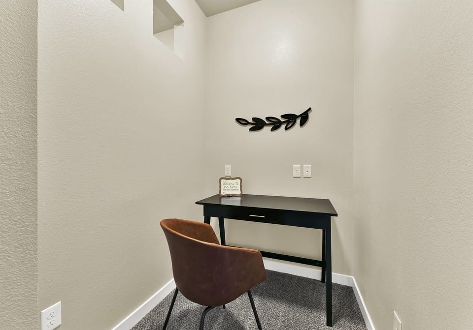 Desk nook