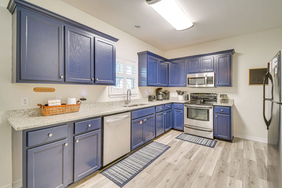 Fully Equipped Kitchen | Stainless Steel Appliances | Cooking Basics
