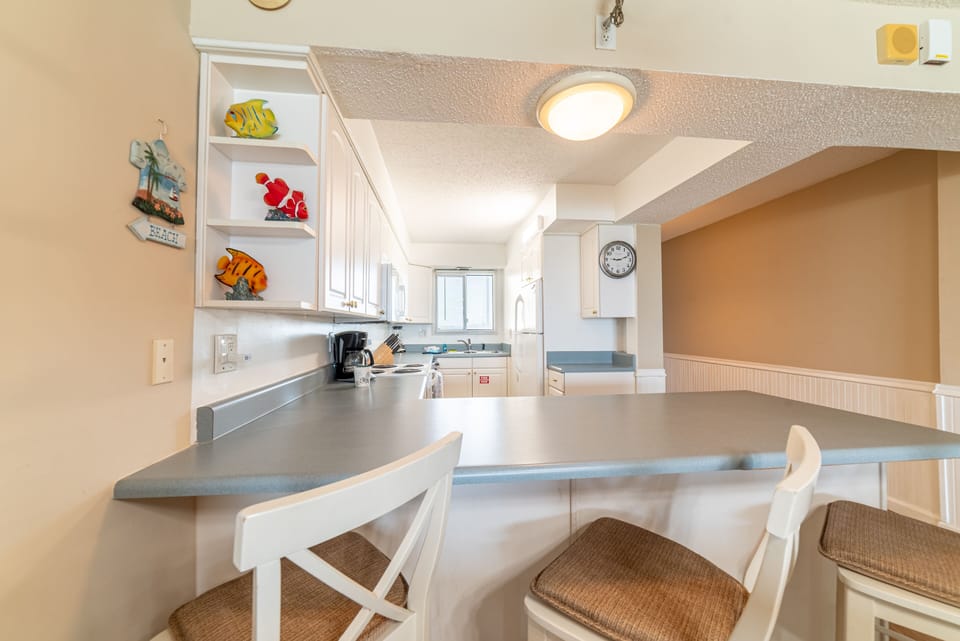 Open kitchen so beach views even while your cooking!