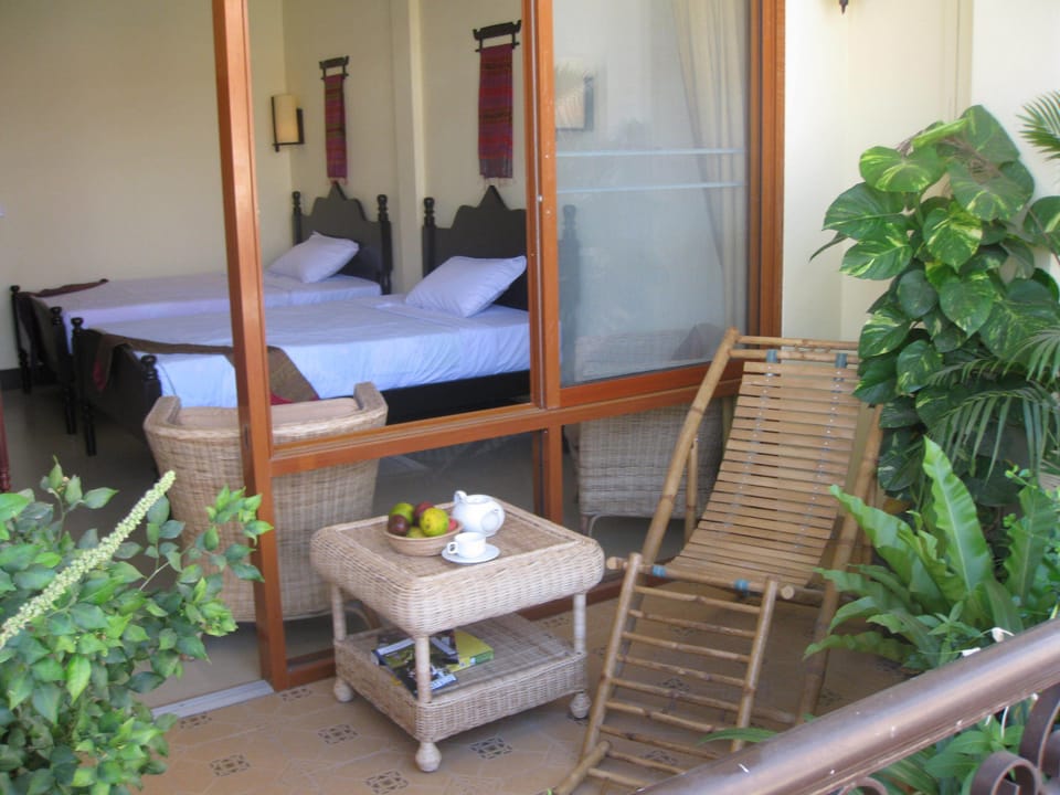 Superior Twin Room | Free minibar items, in-room safe, desk, laptop workspace