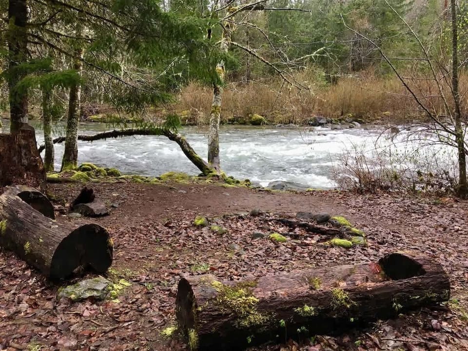 Private river access (lots of stairs)