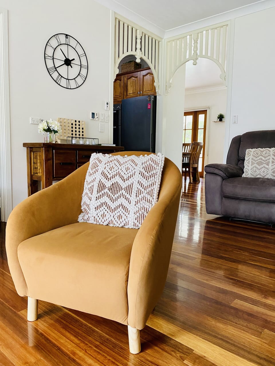 More living room seating 
