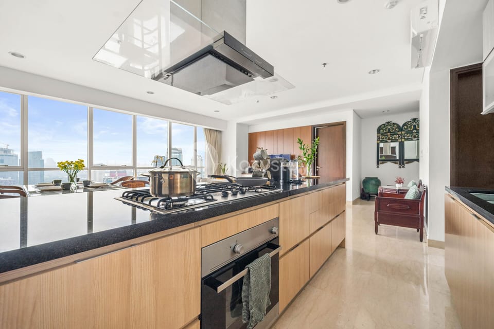 Apartment, 3 Bedrooms, City View | Private kitchen | Fridge, microwave, oven, coffee/tea maker