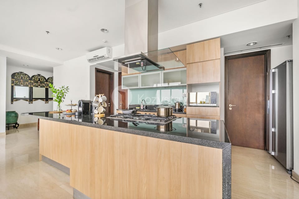 Apartment, 3 Bedrooms, City View | Private kitchen | Fridge, microwave, oven, coffee/tea maker
