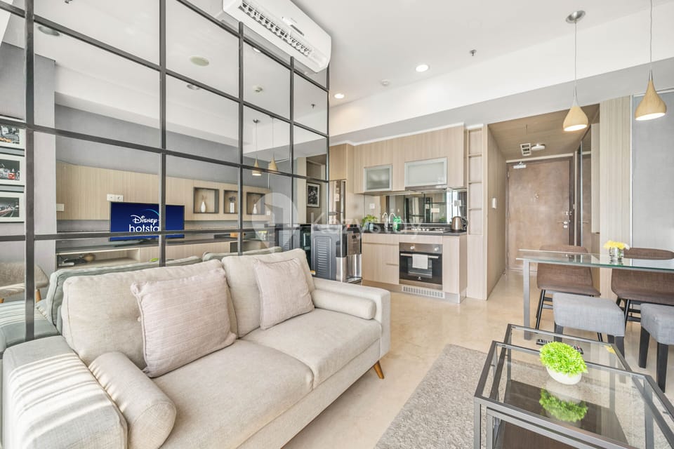 Apartment, 2 Bedrooms, Non Smoking, City View | Living area | 43-inch Smart TV with cable channels, TV, Netflix