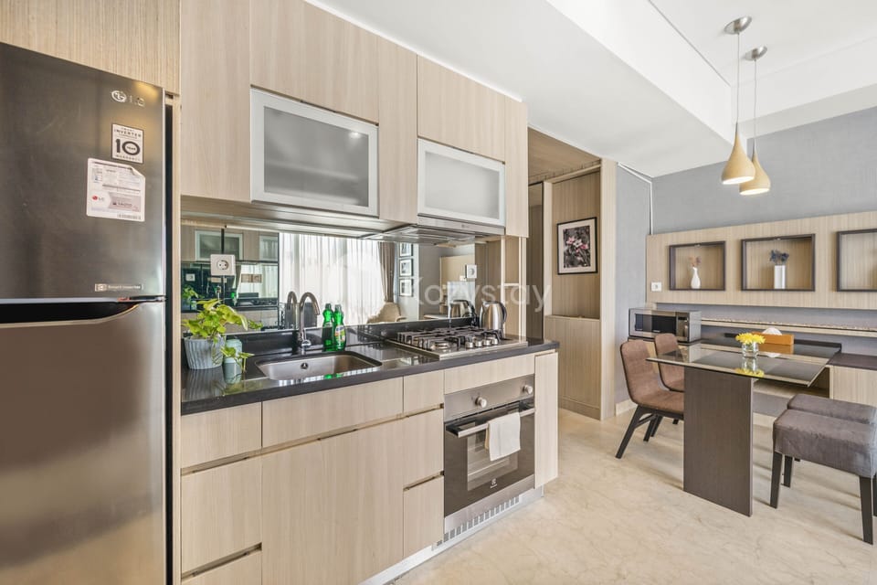 Apartment, 2 Bedrooms, Non Smoking, City View | Private kitchen | Fridge, microwave, oven, electric kettle