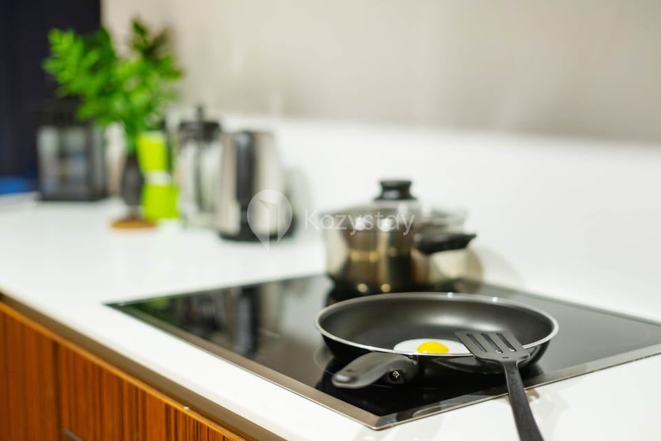 Apartment, 2 Bedrooms, City View | Private kitchen | Fridge, microwave, oven, rice cooker
