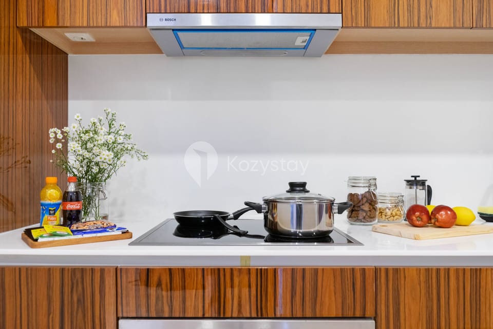 Apartment, 1 Bedroom, City View | Private kitchen | Full-size fridge, microwave, oven, stovetop