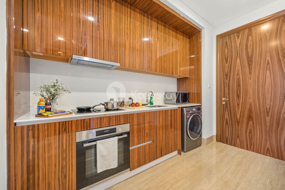 Apartment, 1 Bedroom, City View | Private kitchen | Full-size fridge, microwave, oven, stovetop