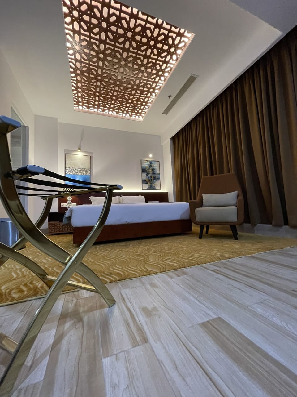 Presidential Suite | Living area | 43-inch flat-screen TV with satellite channels, fireplace, heated floors