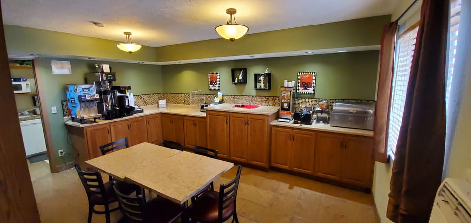 Free daily continental breakfast