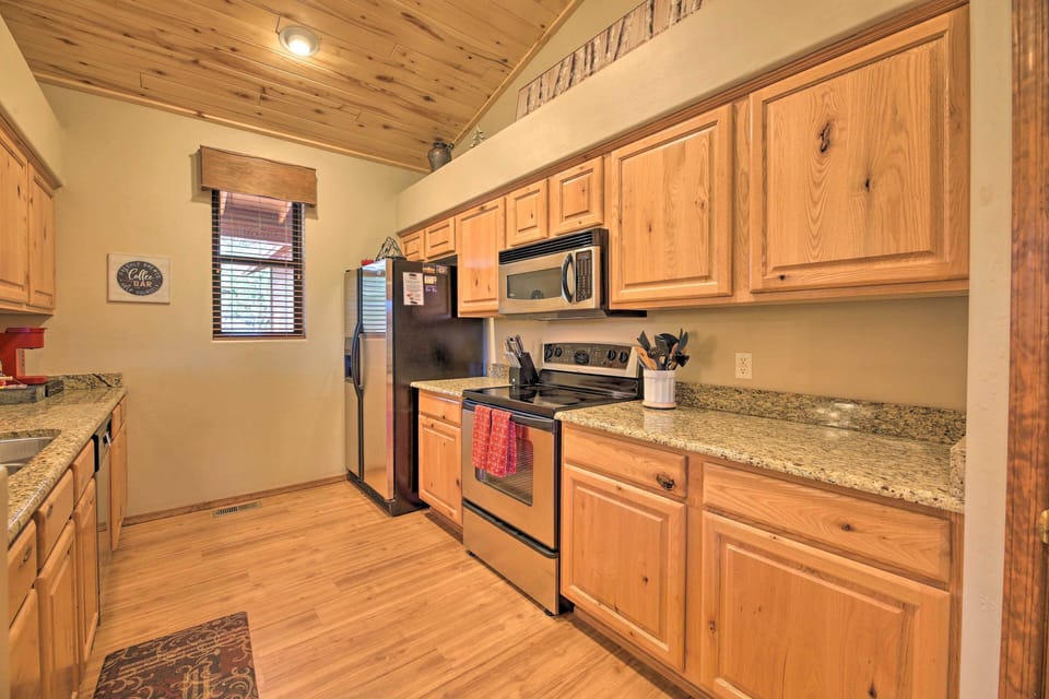 Kitchen | Keurig Coffee Maker | Complimentary Spices