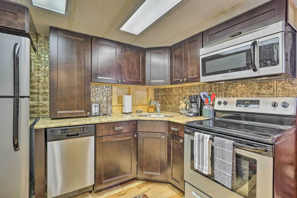 Kitchen | Fully Equipped w/ Cooking Basics