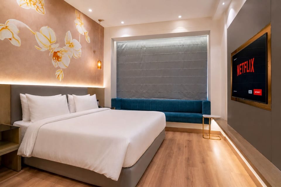 Smart Double Room | Minibar, in-room safe, individually furnished, desk