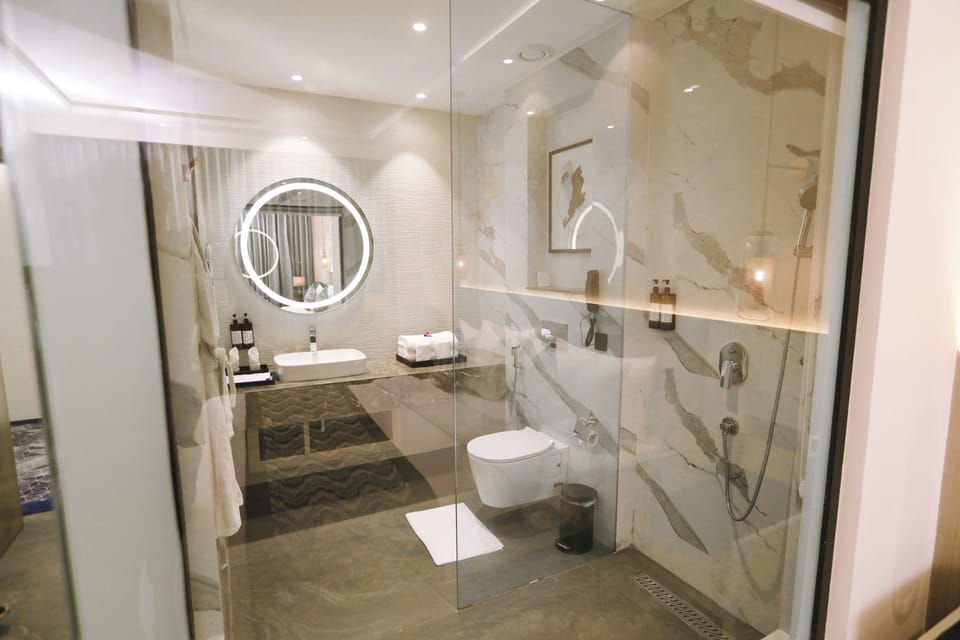 Smart Double Room | Bathroom | Shower, free toiletries, hair dryer, bathrobes