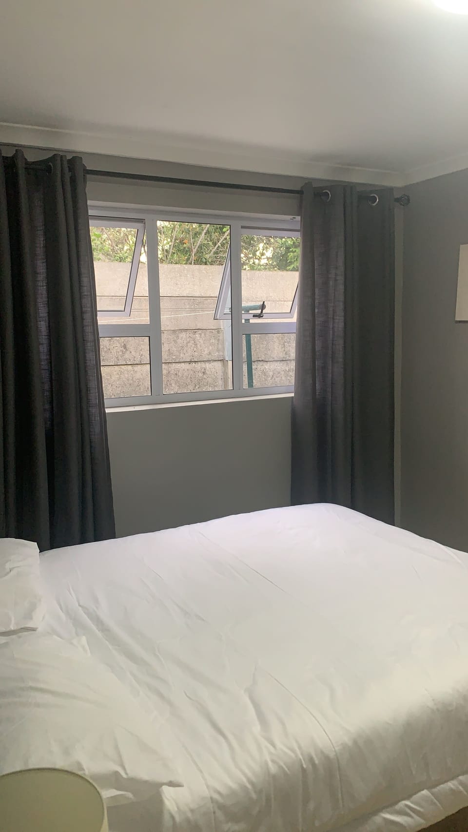 Cozy neat bedroom 