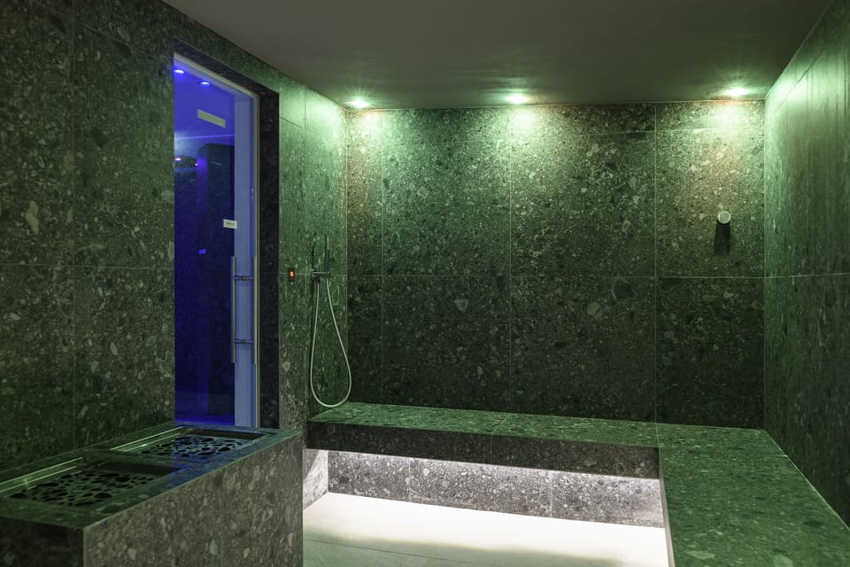 Couples treatment rooms, Turkish bath, body treatments, aromatherapy