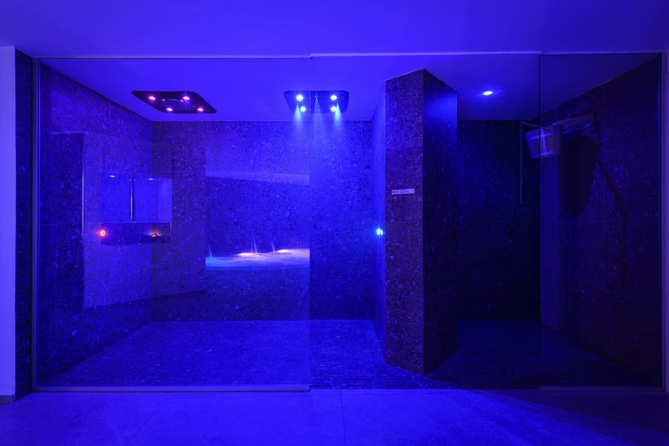 Couples treatment rooms, Turkish bath, body treatments, aromatherapy