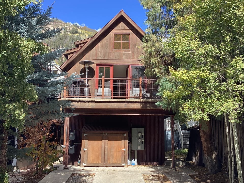 Lift 8 Chalet is VERY close to the Gondola! Less than a block to Main Street and the Gondola. Location, location, location!