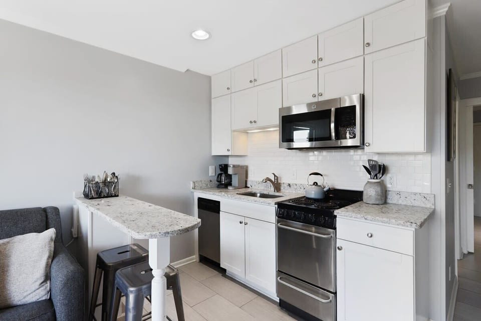 The bar counter can be used as an eat-in bar or extra prep space