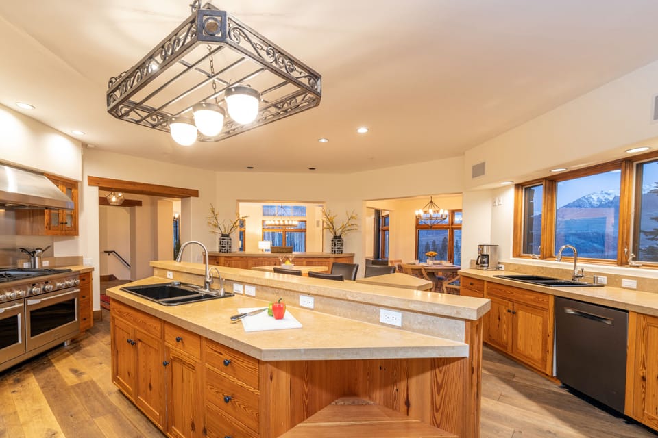 4.01-MV-Slopeside-Villa-Kitchen-4