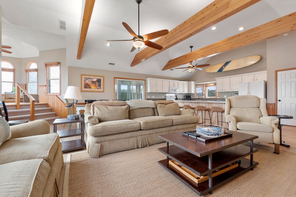 WH680: Toes On The Nose | Top Level Living Area
