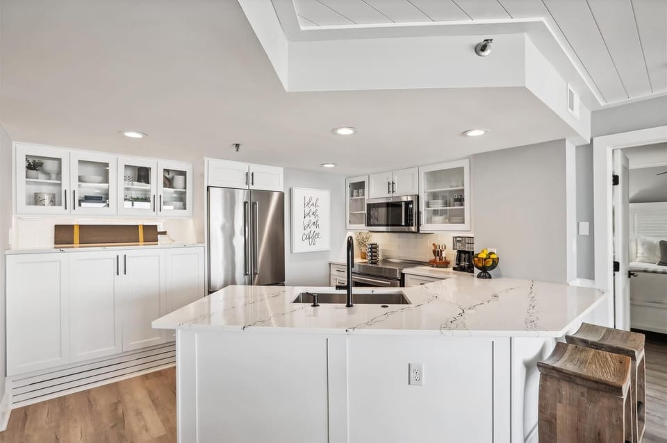 Beautifully Renovated Kitchen at 1507 Villamare