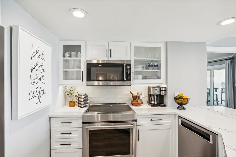 Beautifully Renovated Kitchen at 1507 Villamare