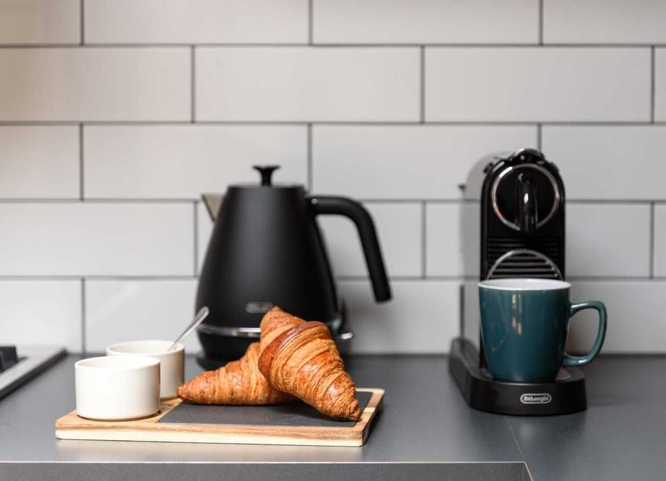 Nespresso Coffee Pod Machine & Kettle