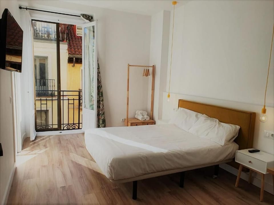 Deluxe Double Room, 1 Double Bed | Hypo-allergenic bedding, down comforters, desk, laptop workspace