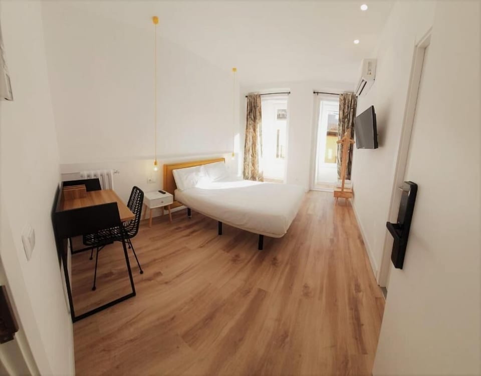 Deluxe Double Room, 1 Double Bed | Hypo-allergenic bedding, down comforters, desk, laptop workspace