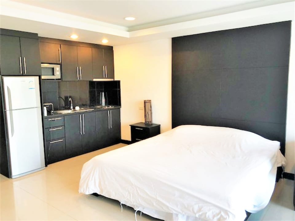 Condo, 1 Bedroom, Smoking, Balcony | 1 bedroom