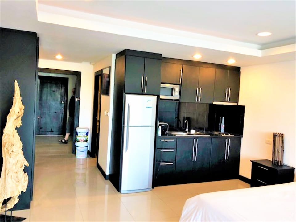 Condo, 1 Bedroom, Smoking, Balcony | Interior